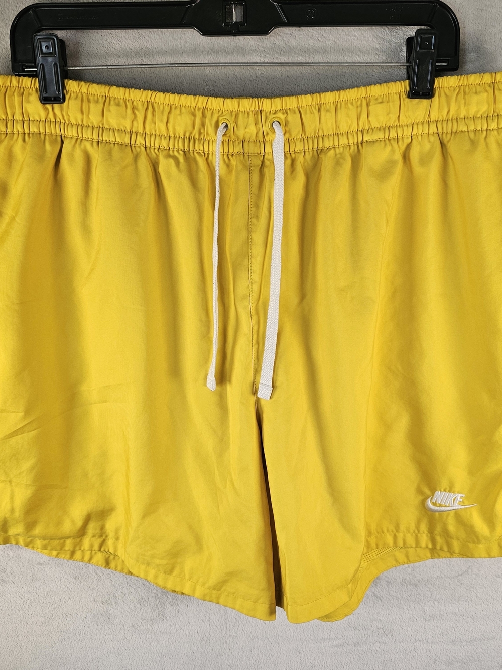 Nike Sz. XL Men's Yellow Board Shorts Stretch Netted Swoosh Pockets Casual Beach